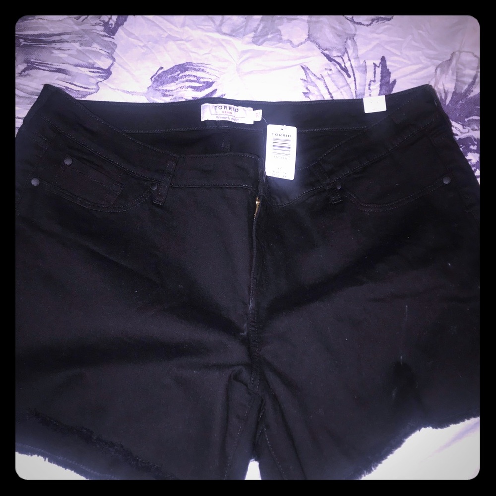 Torrid NWT Size 22 Black Jean Short